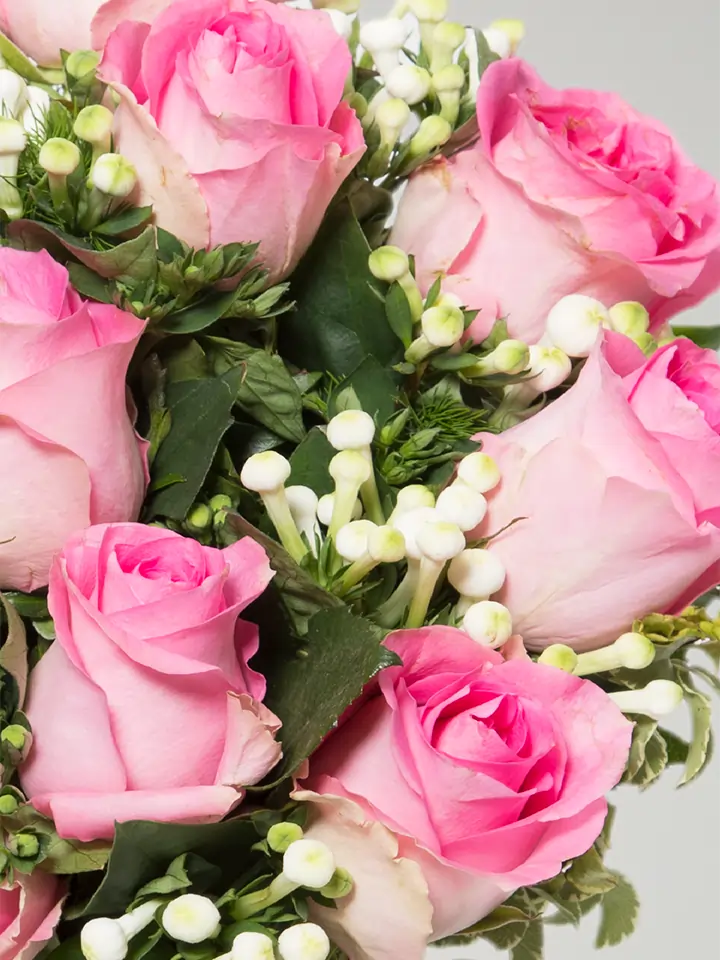 Bouquet di rose rosa e waxflower macro
